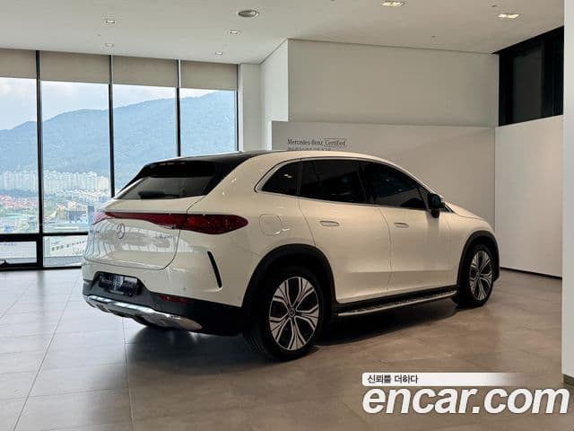 Mercedes-Benz EQE SUV 2024 — ფოტო 15/20