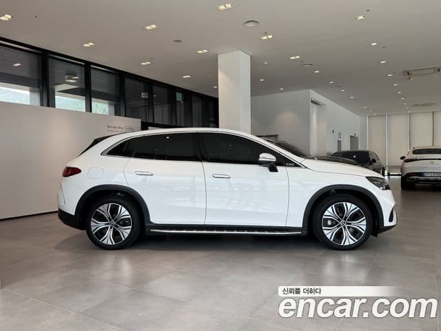 Mercedes-Benz EQE SUV 2024 — ფოტო 2/20