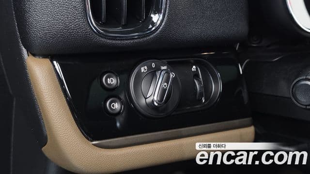 Mini Cooper D Countryman 2018 — Фото 19/20