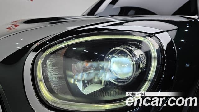 Mini Cooper D Countryman 2018 — Şəkil 11/30