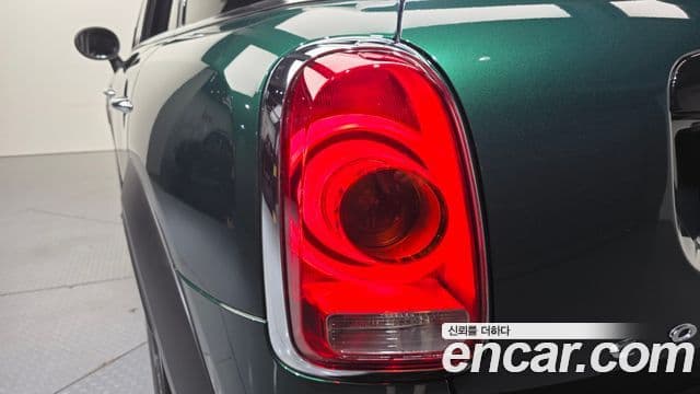 Mini Cooper D Countryman 2018 — Şəkil 28/30