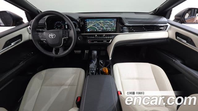 Toyota Camry 2025 — Photo 2/34
