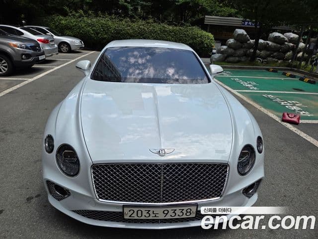 Bentley Continental GT 2022 — Photo 8/19