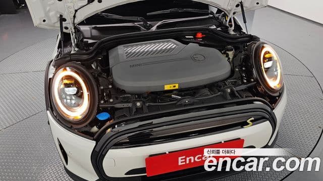 Mini Cooper Electric 2023 — ფოტო 29/31