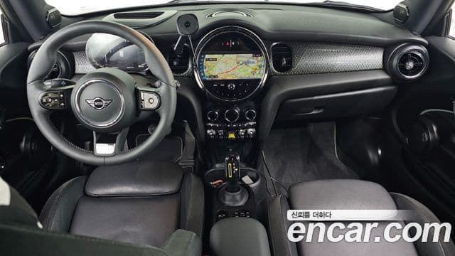 Mini Cooper Electric 2023 — ფოტო 21/31