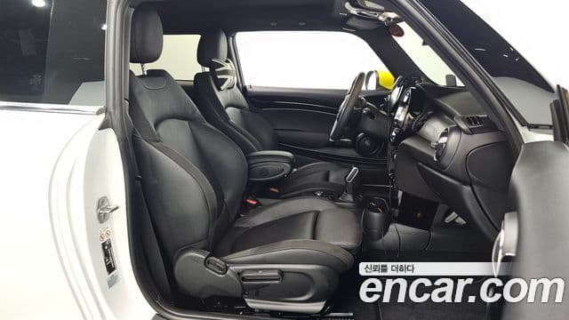 Mini Cooper Electric 2023 — ფოტო 22/31