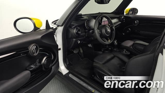 Mini Cooper Electric 2023 — ფოტო 12/31