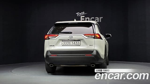 Toyota RAV4 2019 — Фото 4/20