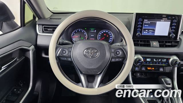 Toyota RAV4 2019 — Фото 13/20