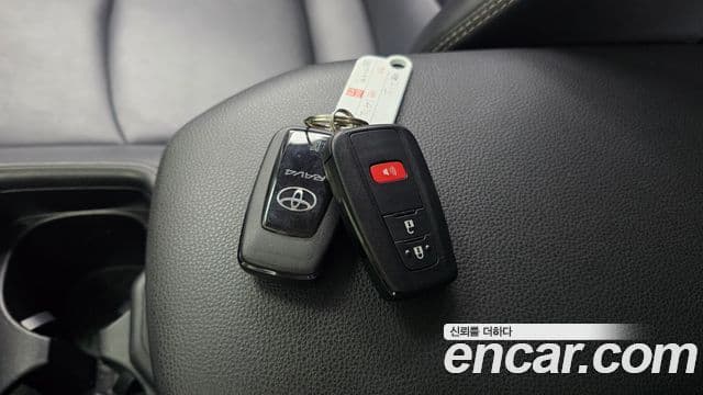 Toyota RAV4 2019 — Фото 15/20