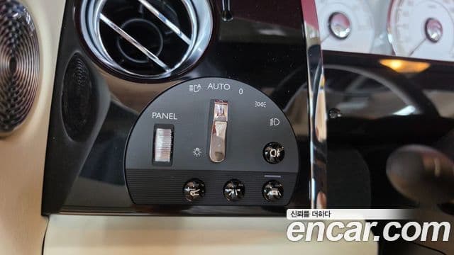 Rolls-Royce Dawn 2021 — Photo 18/20