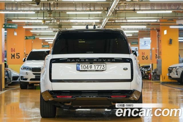 Land Rover Range Rover 2023 — Photo 17/20