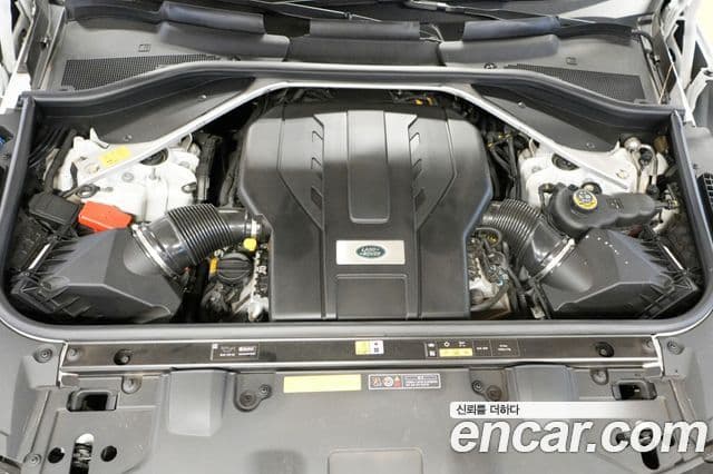 Land Rover Range Rover 2023 — Photo 14/20