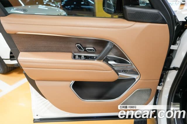 Land Rover Range Rover 2023 — Photo 2/20