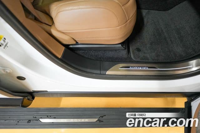 Land Rover Range Rover 2023 — Photo 18/20