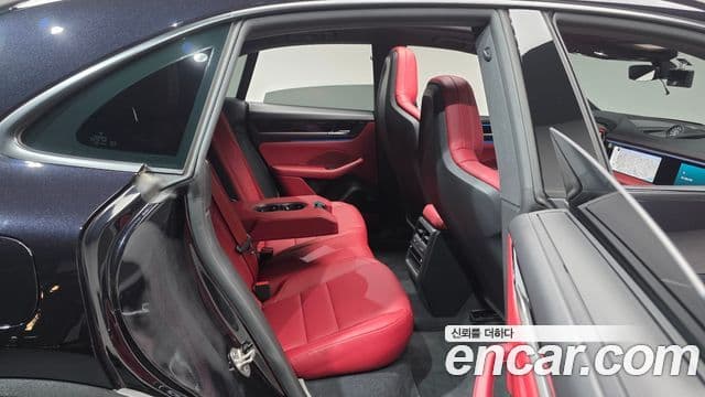 Porsche Macan EV 2025 — Photo 5/40