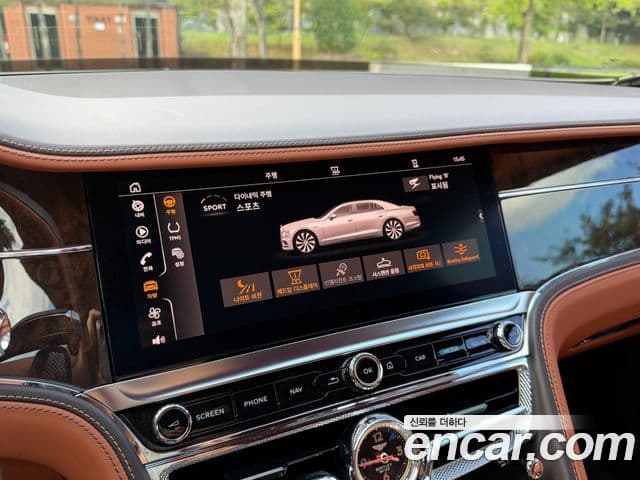 Bentley Flying Spur 2023 — ფოტო 18/20