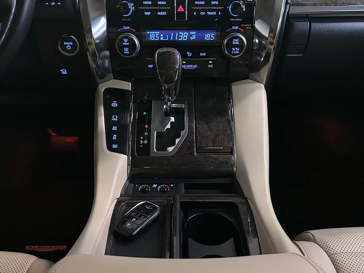Toyota Alphard 2020 — Фото 13/16