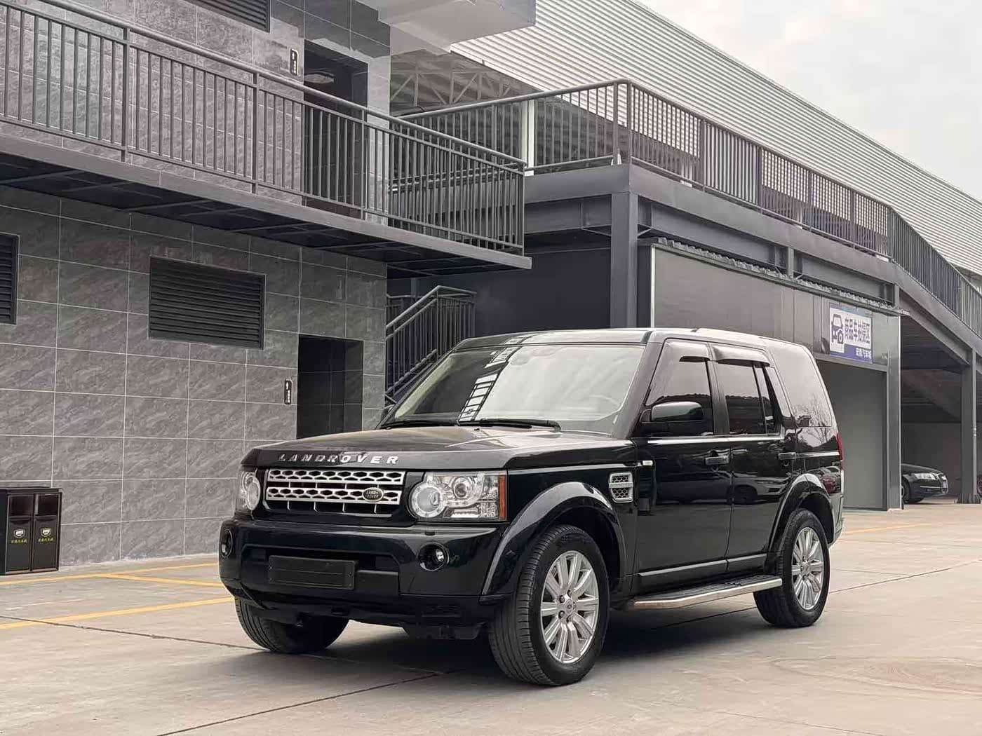 Land Rover Discovery 2012 — Фото 1/11