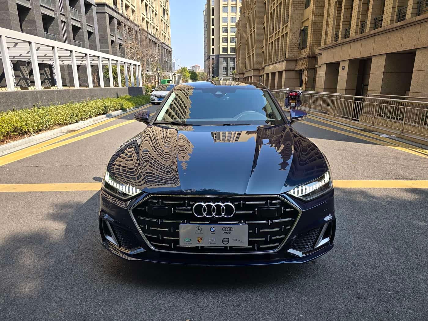 Audi A7L 2024 — Фото 3/16