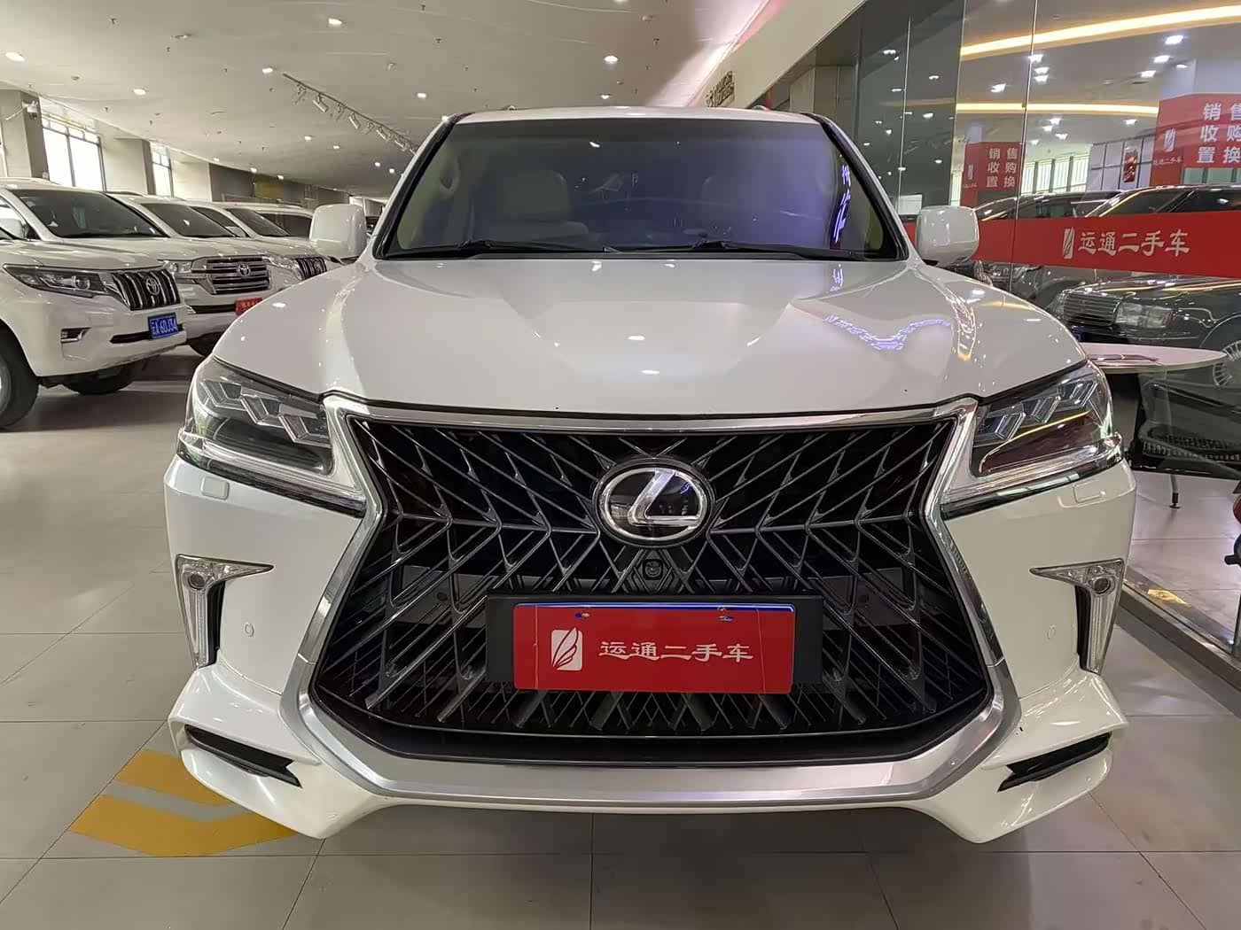 Lexus LX, 2010