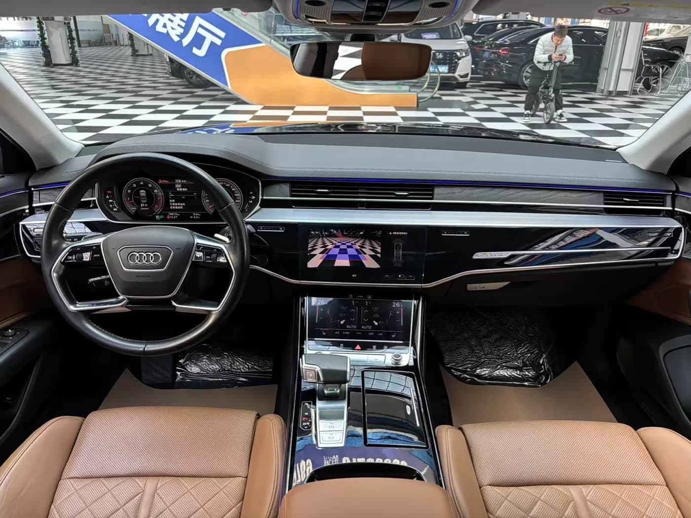 Audi A8 2021 — Фото 9/20