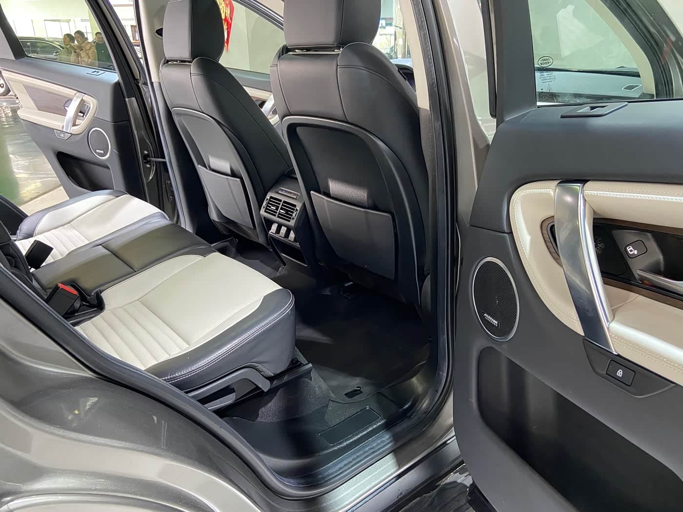 Land Rover Discovery Sport 2021 — Фото 10/15