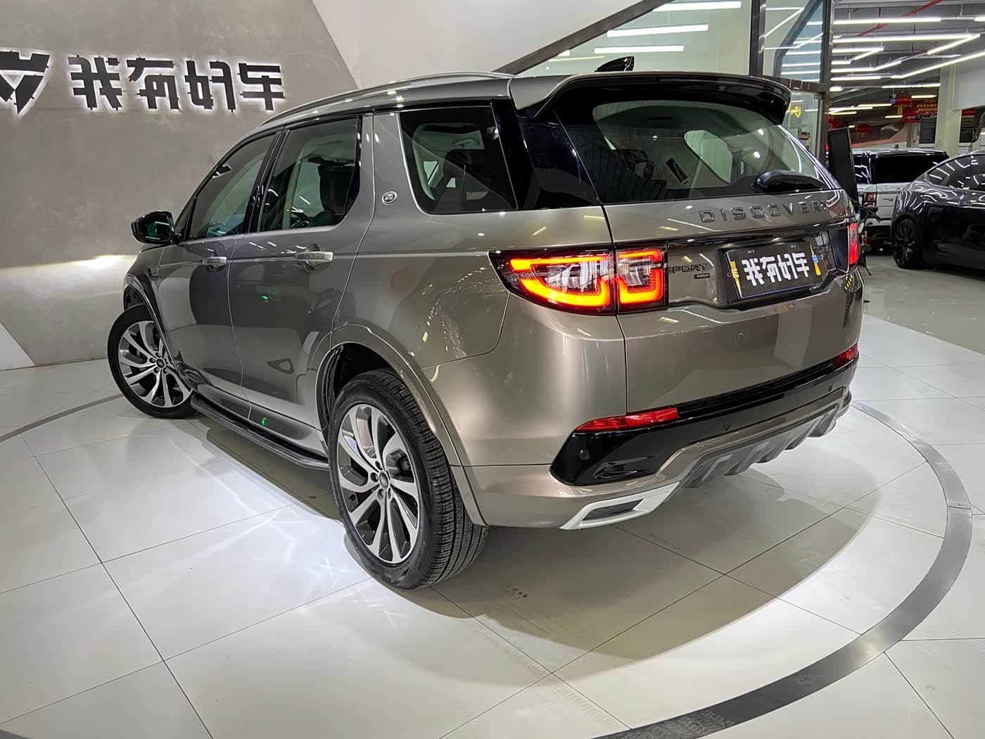 Land Rover Discovery Sport 2021 — Фото 4/15
