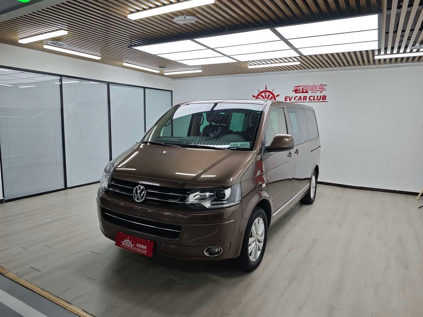 Volkswagen Multivan 2015 — Фото 1/20