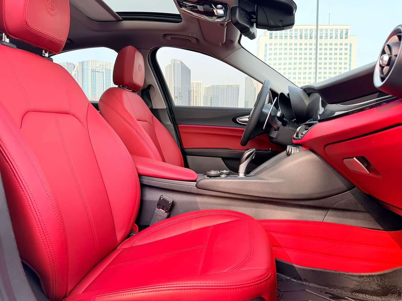 Alfa Romeo Giulia 2018 — Фото 15/20