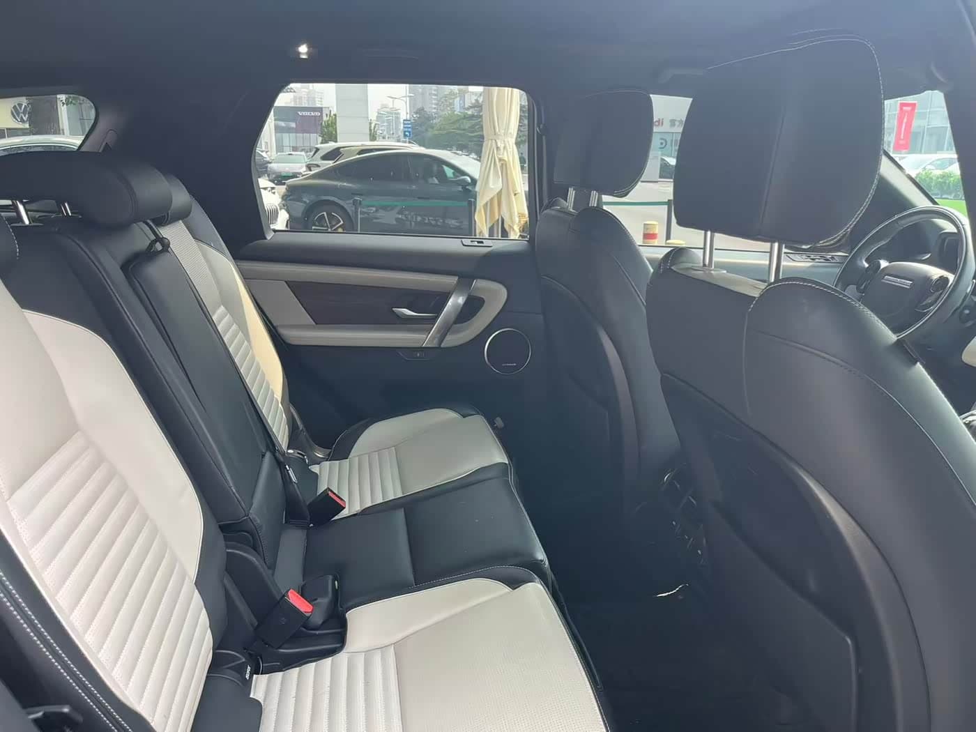 Land Rover Discovery Sport 2021 — Фото 15/20