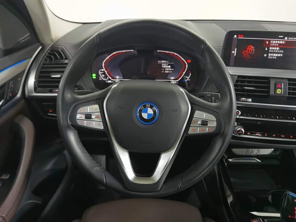 BMW iX3 2021 — Фото 11/20