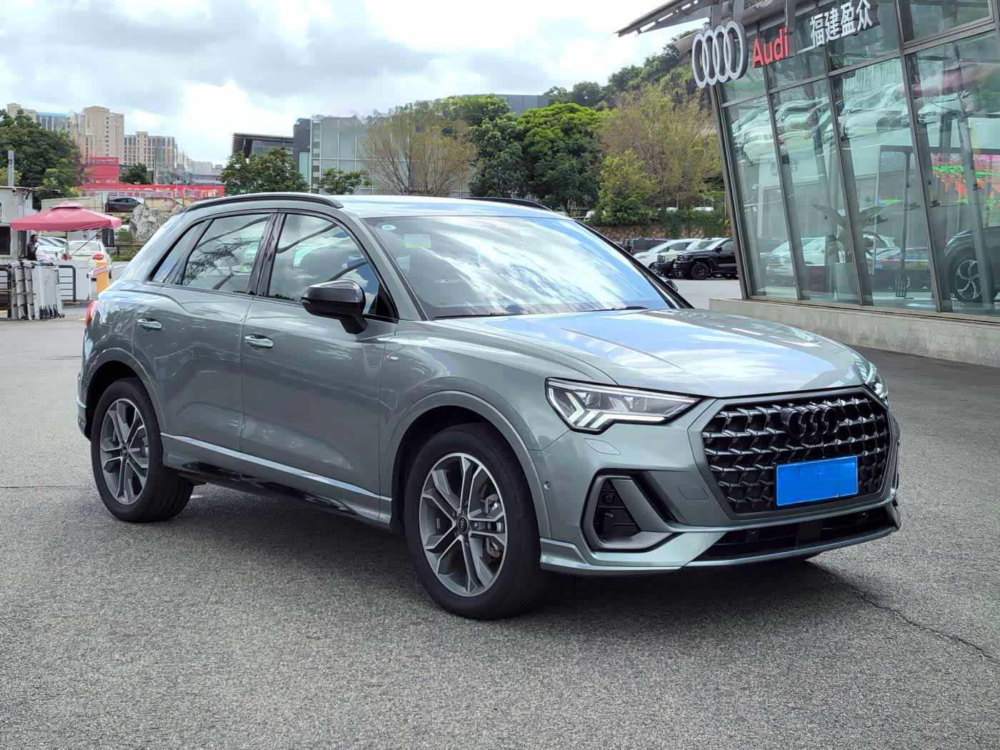 Audi Q3 2023 — Фото 2/9
