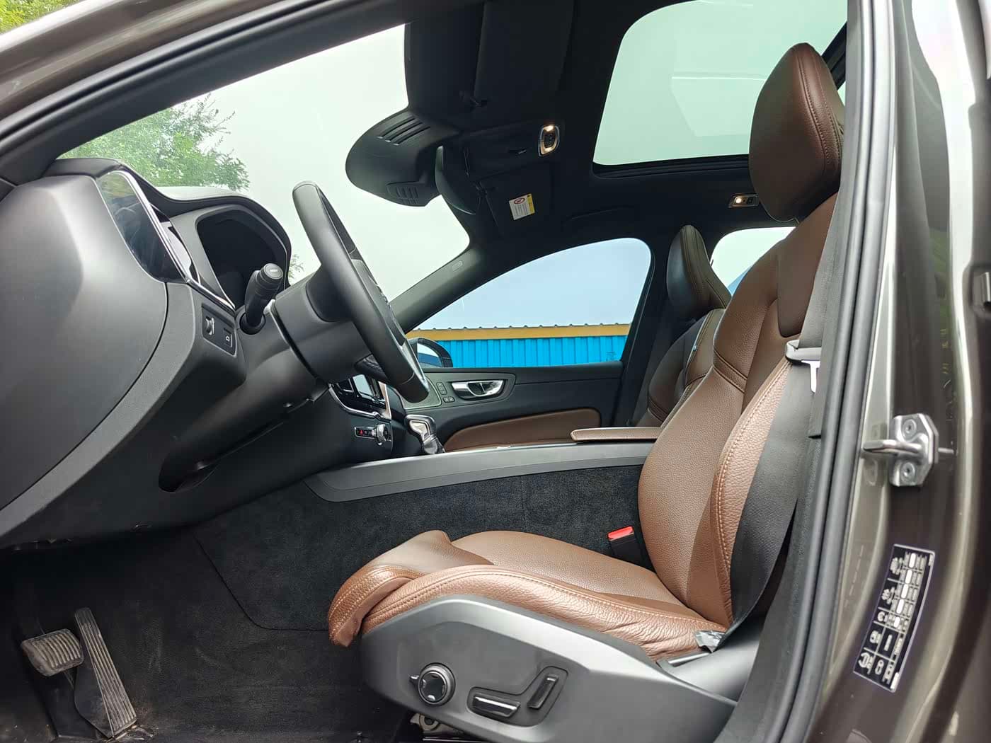 Volvo XC60 2021 — Фото 11/20