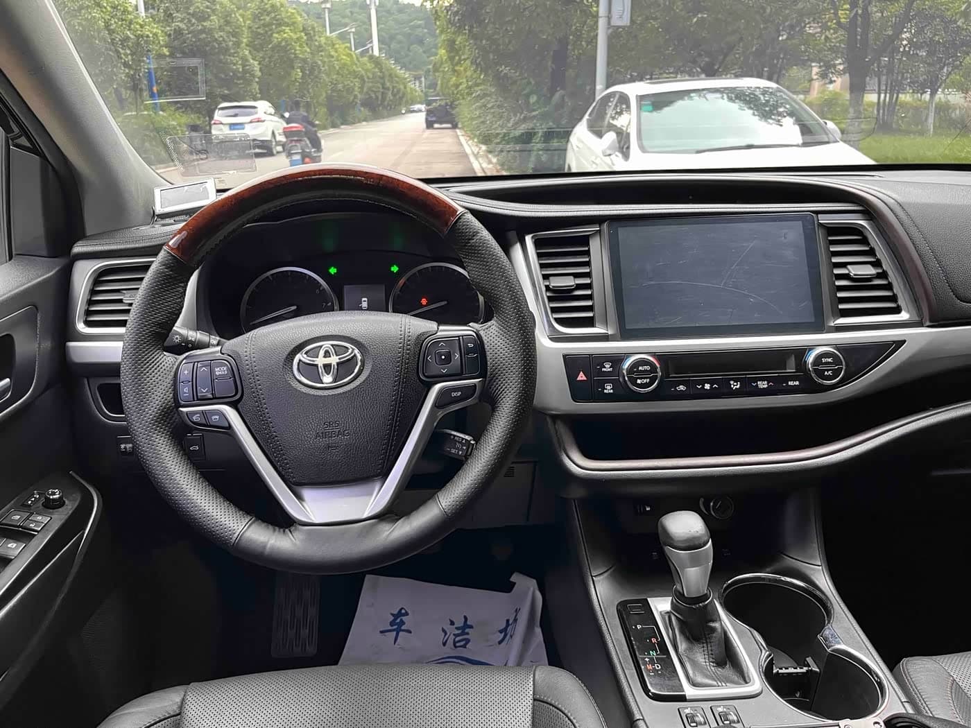 Toyota Highlander 2017 — Фото 15/20