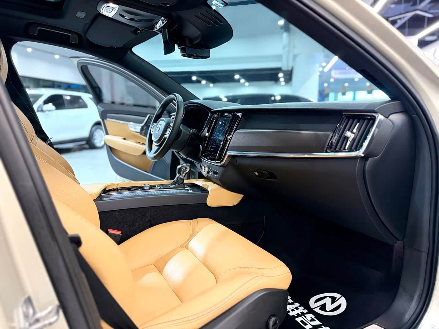 Volvo V90 2019 — Фото 17/20