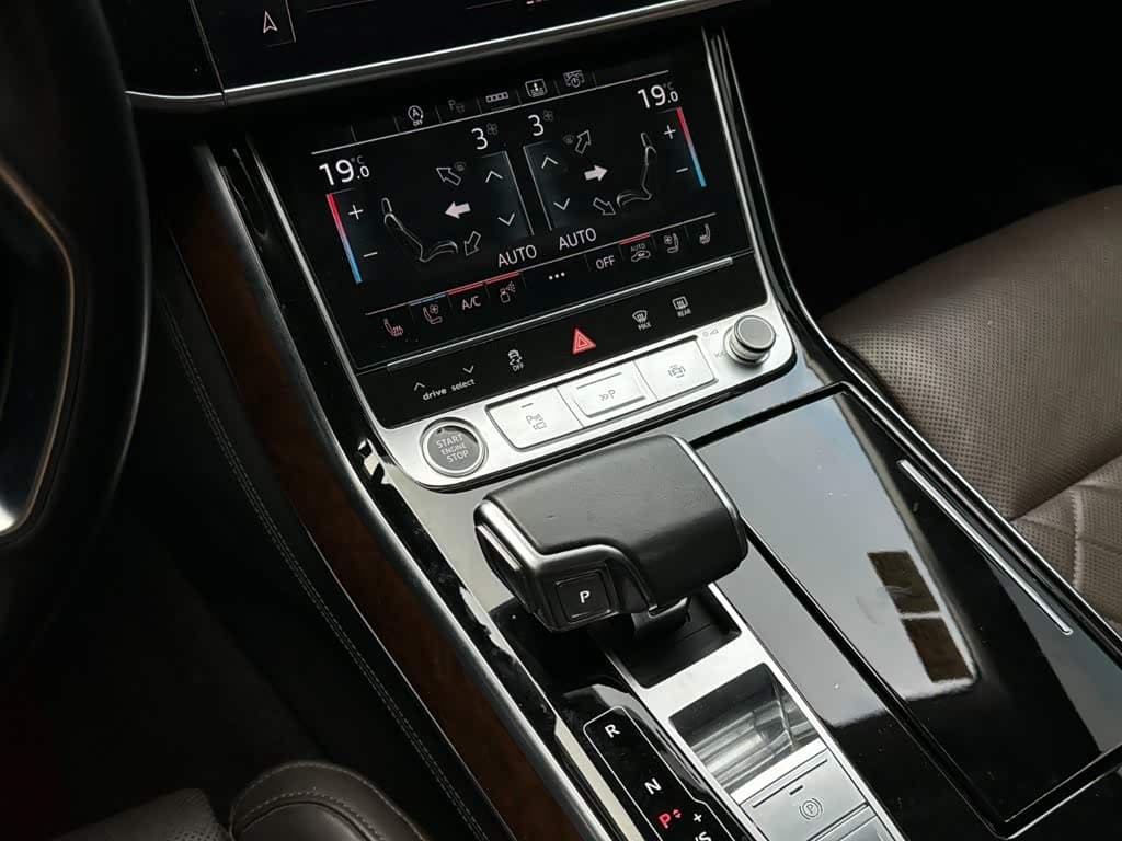 Audi A8 2022 — Фото 10/15