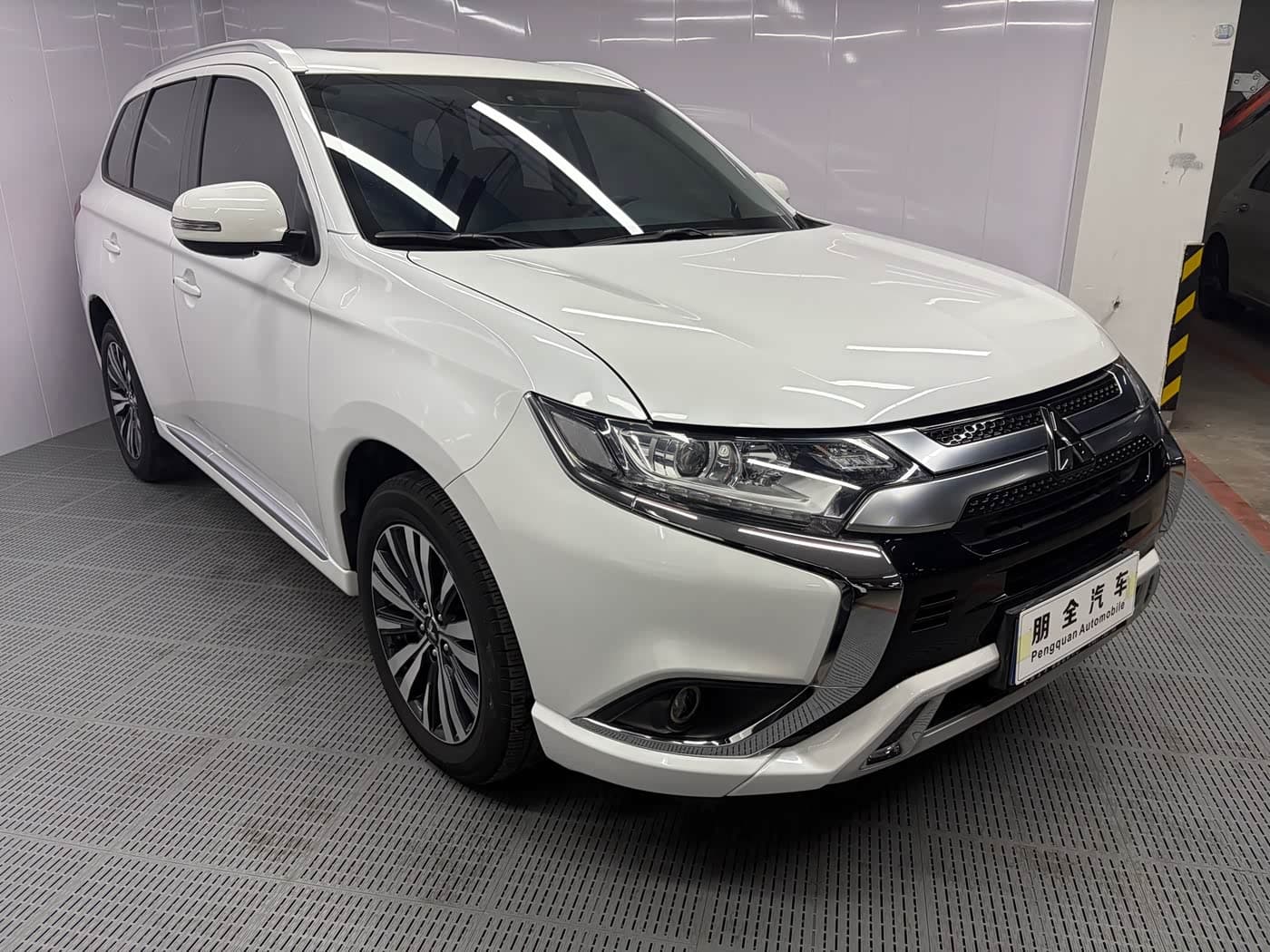 Mitsubishi Outlander 2022 — Фото 3/18