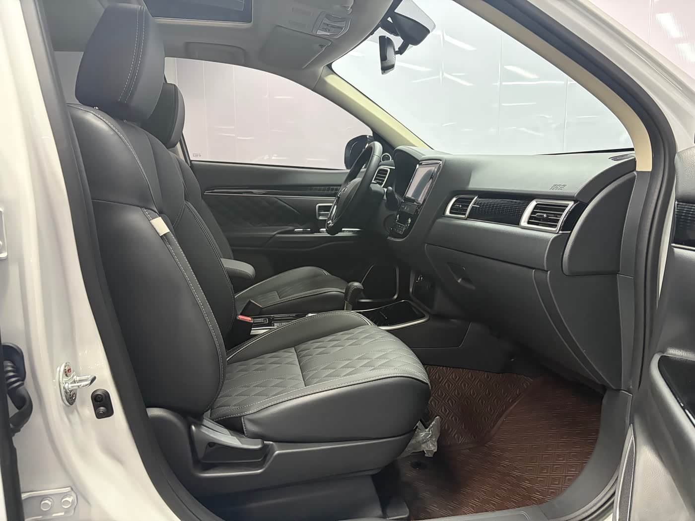 Mitsubishi Outlander 2022 — Фото 14/18