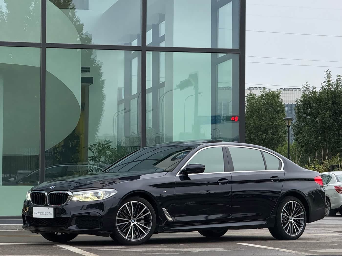 BMW 5 Series 2020 — Фото 1/20
