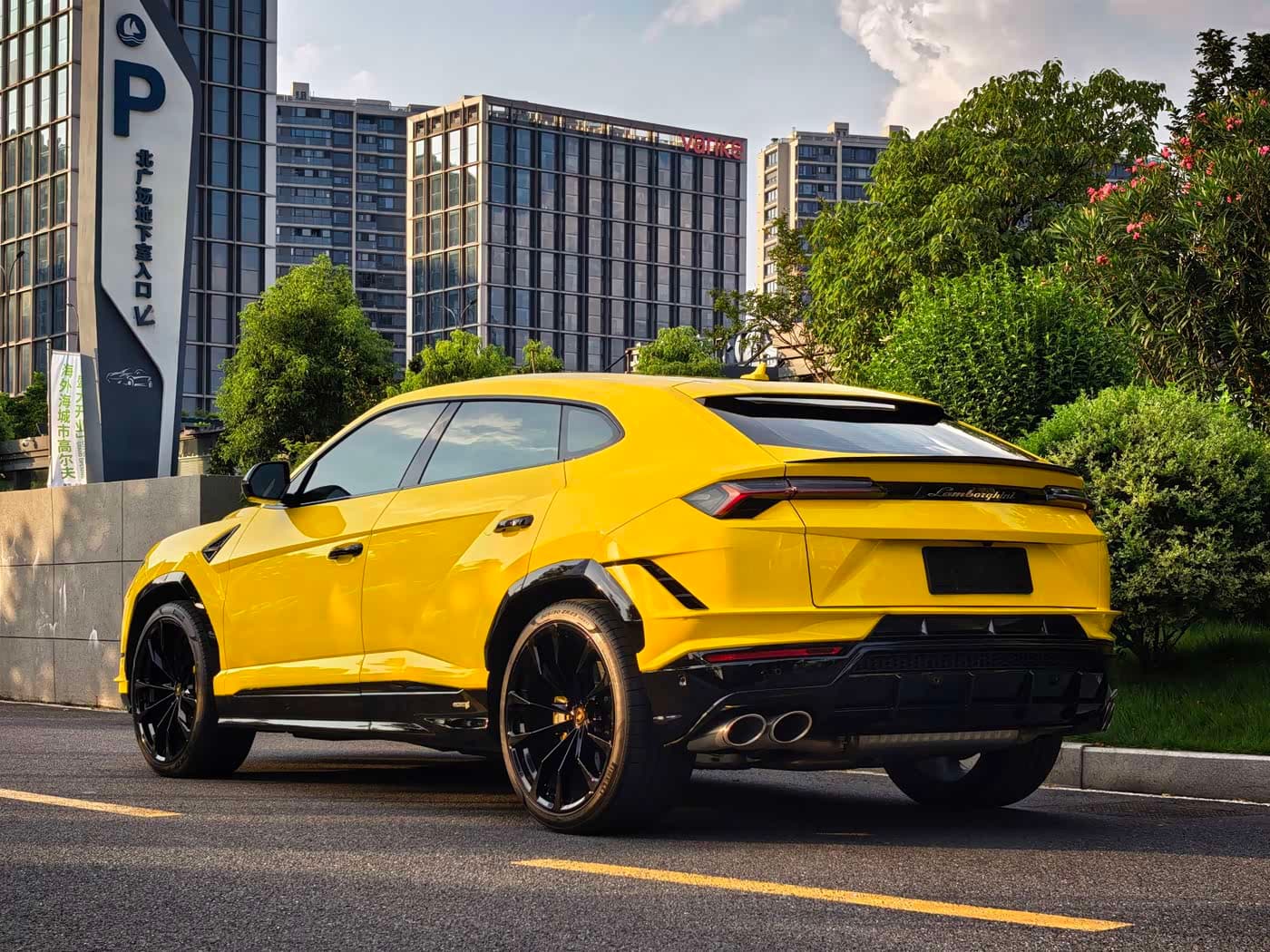 Lamborghini Urus 2024 — Фото 3/11