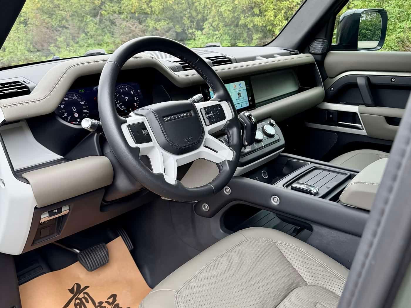 Land Rover Defender 2020 — Фото 12/20