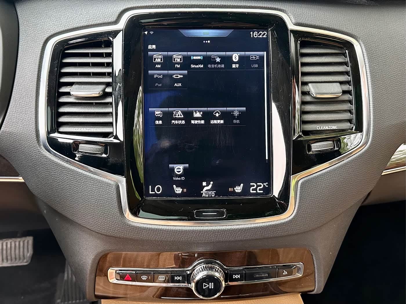 Volvo XC90 2016 — Фото 8/17