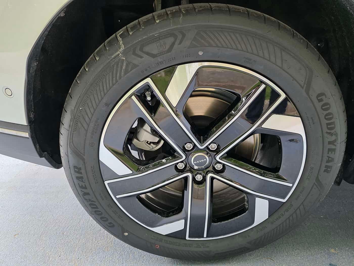 Volvo XC70 Plug-in Hybrid 2026 — Фото 13/15