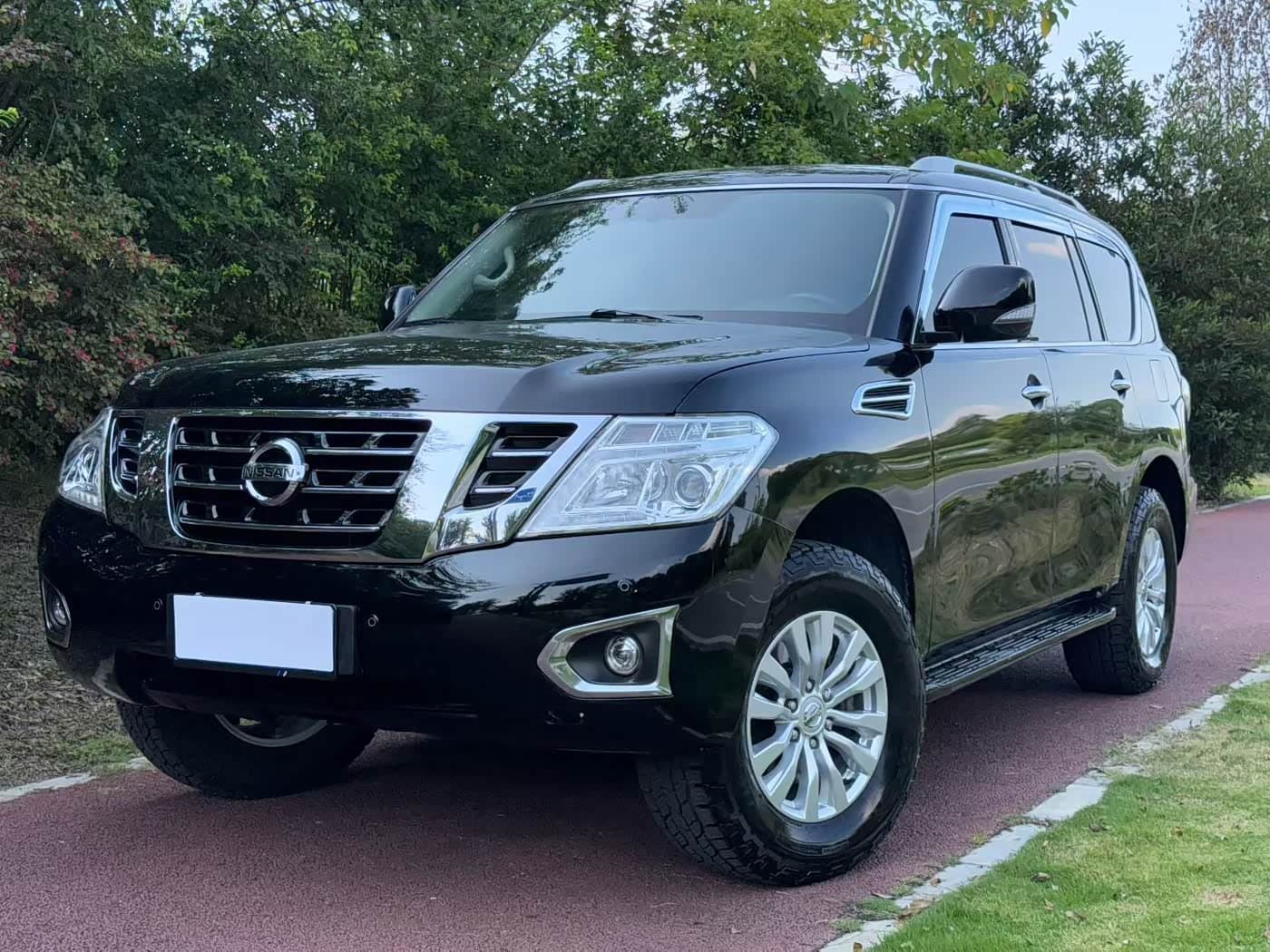 Nissan Patrol 2019 — Фото 1/9