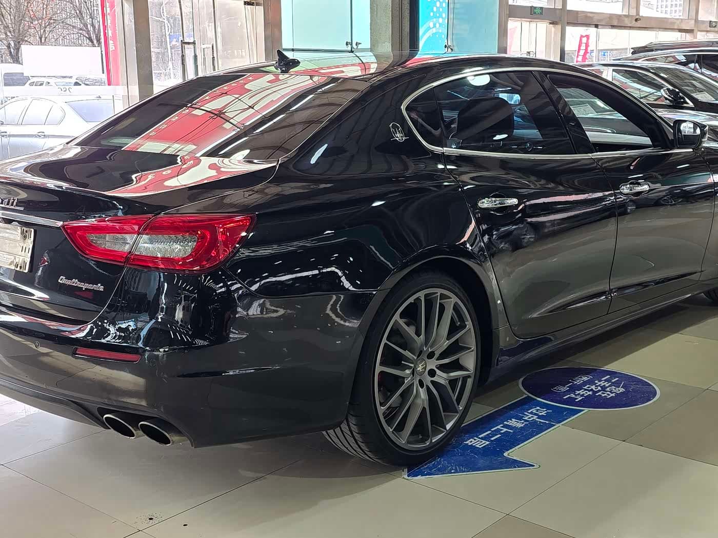 Maserati Quattroporte 2017 — Фото 18/20
