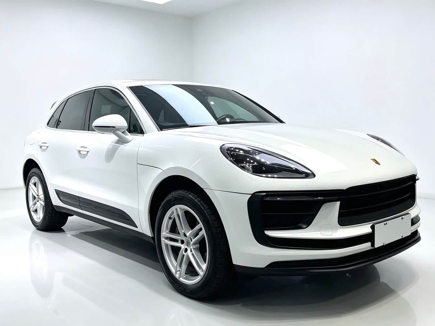 Porsche Macan 2023 — Фото 3/9