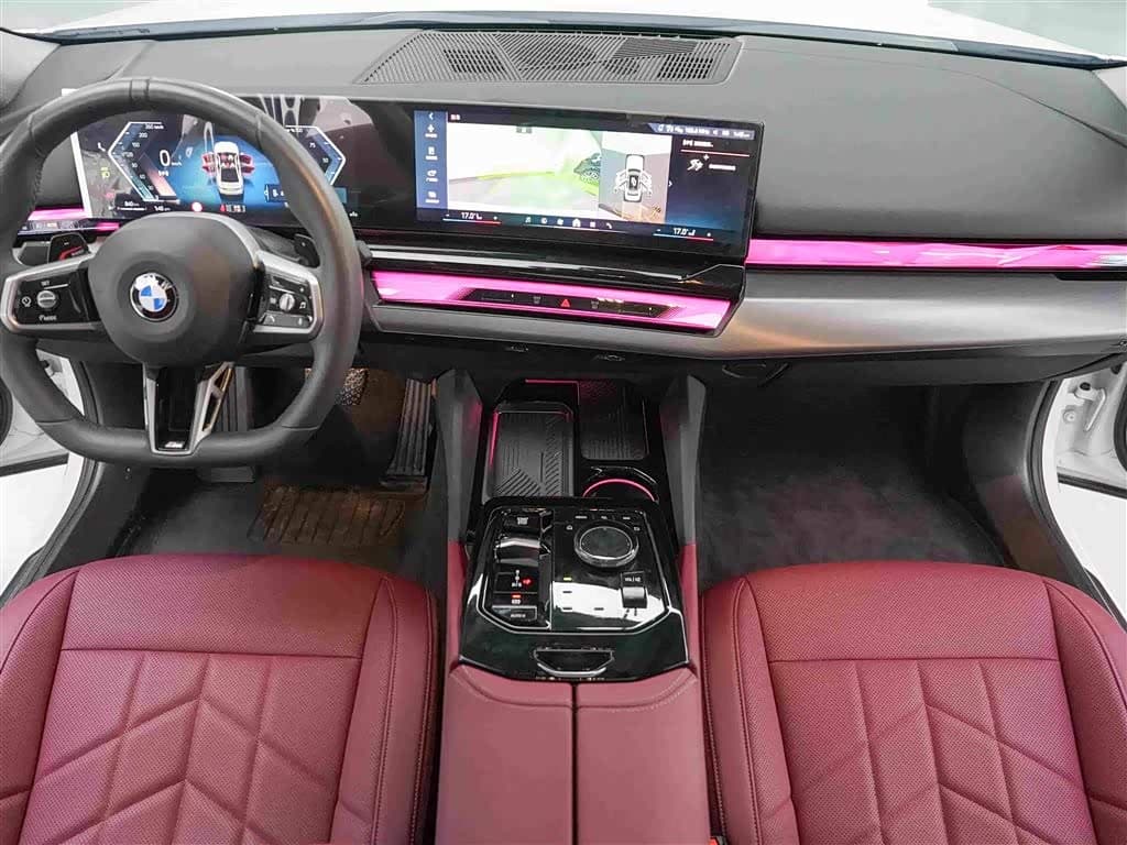 BMW 5 Series 2025 — Фото 10/14