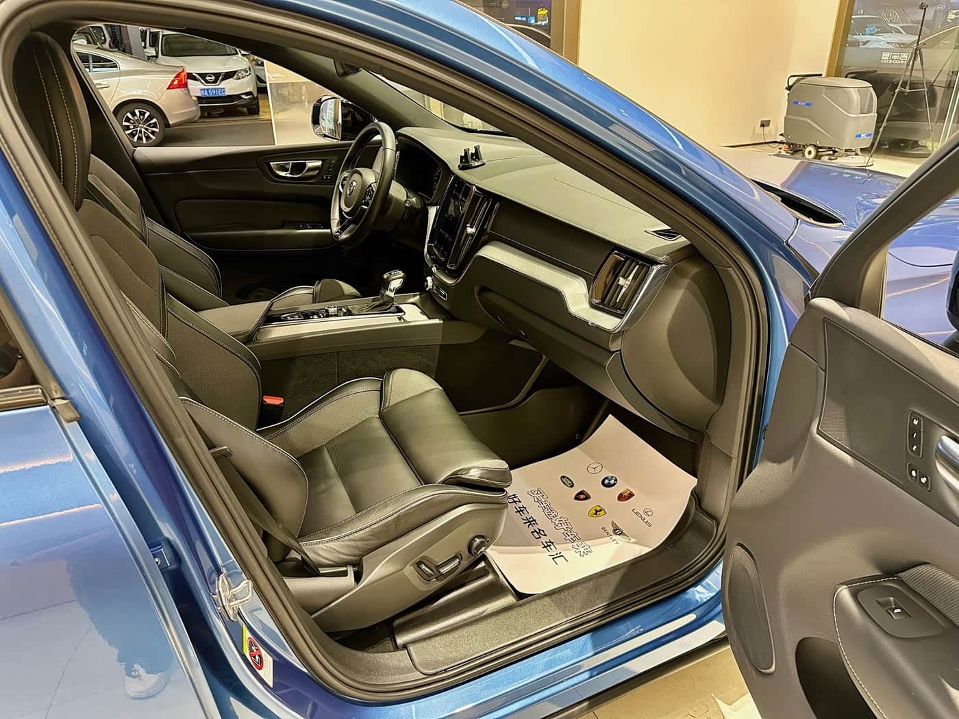 Volvo XC60 2020 — Фото 10/20