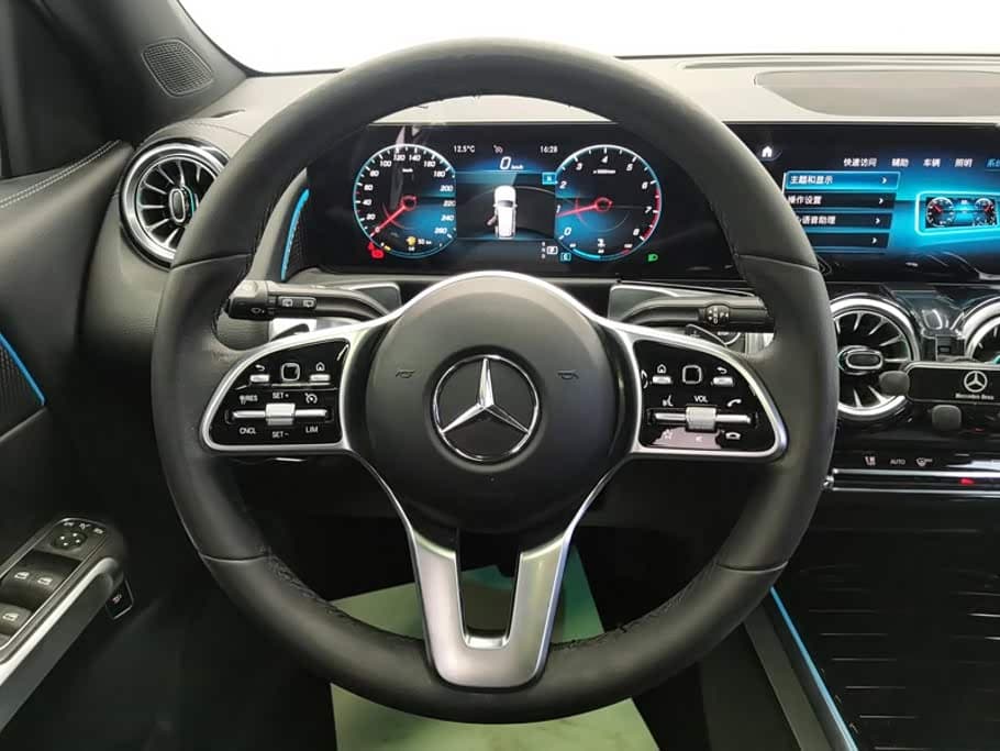 Mercedes-Benz GLB 2022 — Фото 14/15